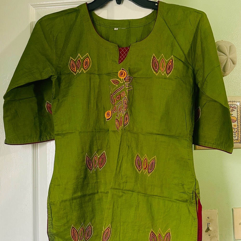 Green embroidered kurta with maroon accents Indian brand Bust size 34 3/4 sleeve